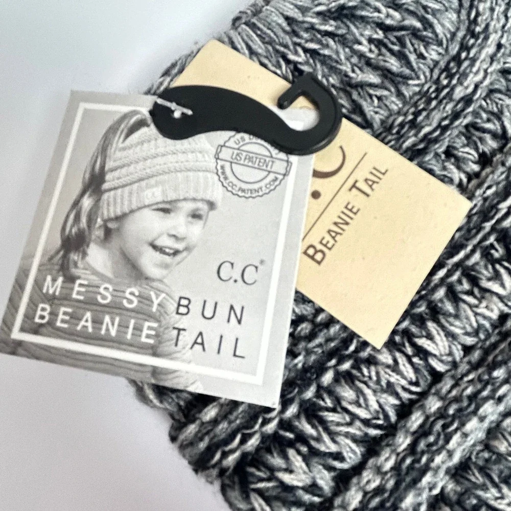 CC‎ Kids Messy Bun Beanie Tail Winter Hat Gray White Knit Ponytail Beanie